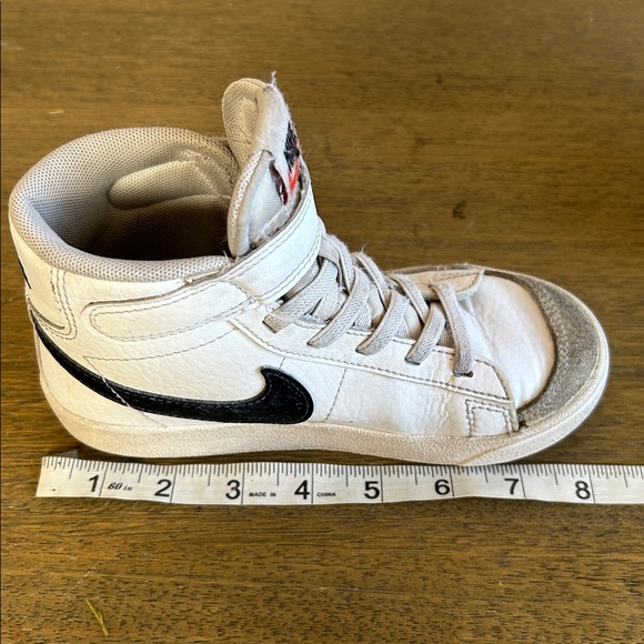 Nike Blazer Mid ‘77 Kids Shoes W/Fastening Strap. Size 12C . High-Top Sneakers. - Picture 9 of 9
